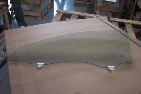 Стекло двери передней левой 1018010495     — фото, цена